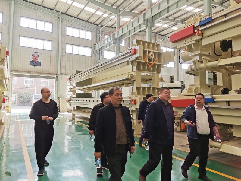 熱（rè）烈歡迎吉林合作商王總親臨草莓秋葵菠萝蜜黄瓜榴莲视频環保  到我司（sī）工廠參觀