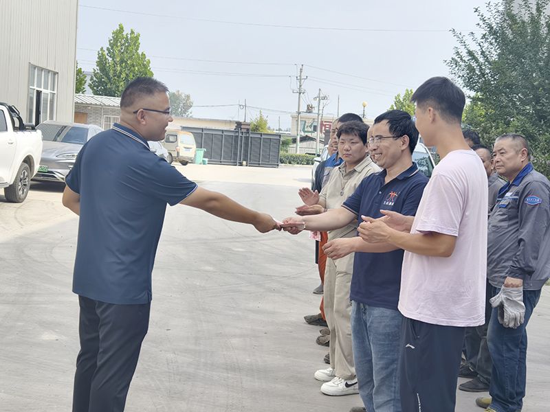 我們比不了河南礦山，但是，我們可以努力學習人家，把涼氣送到一（yī）線去